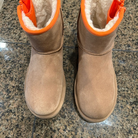 Ugg side zip boot, size 9.  Chestnut with orange tabs.  Great condition. - Picture 7 of 8
